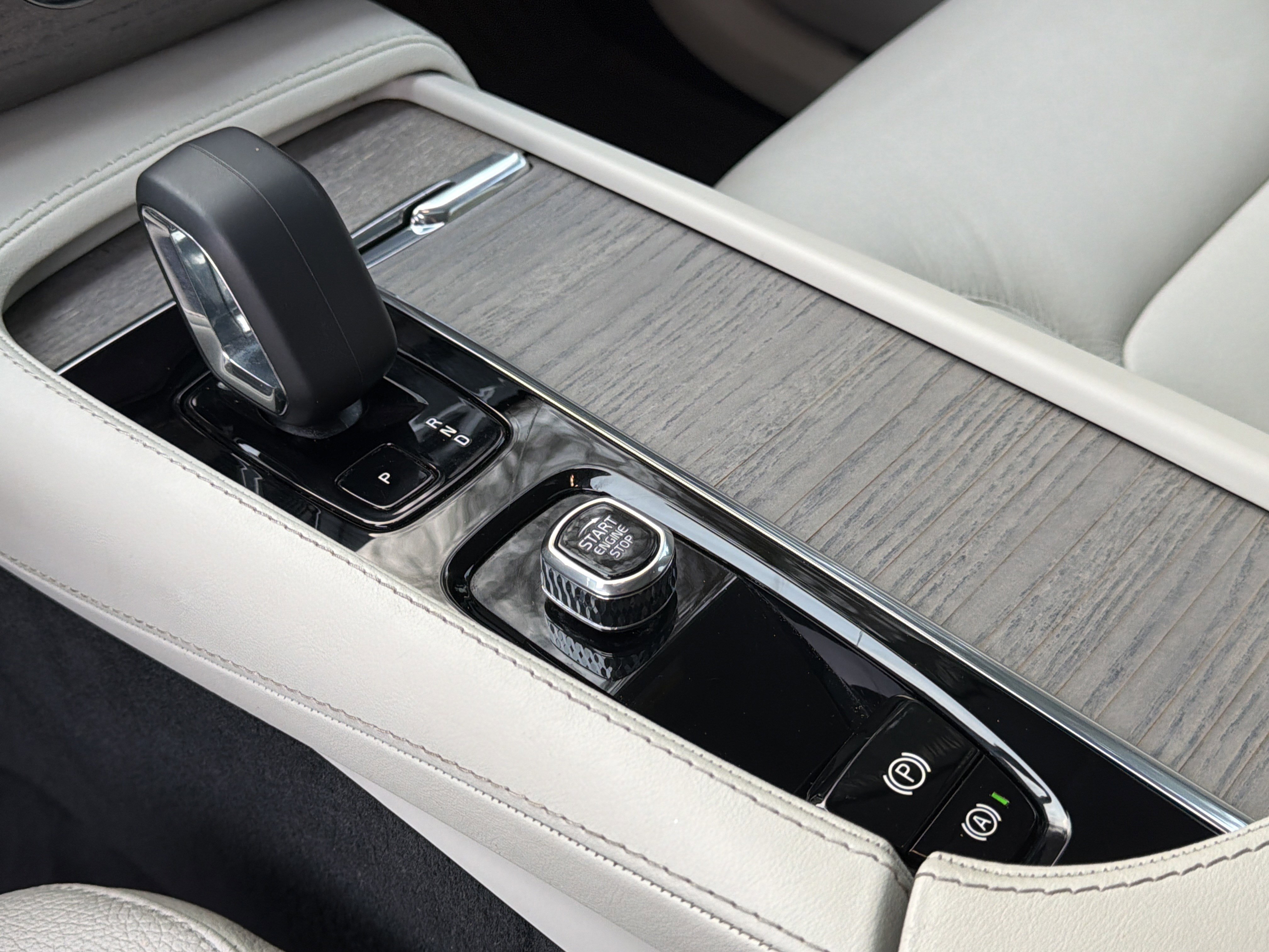 Certified 2023 Volvo XC90 B6 Core w/ Protection Package Premier image 26