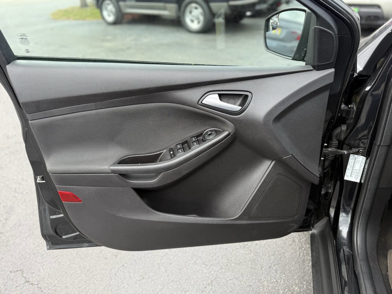 Used 2014 Ford Focus SE w/ SE Sport Package image 12