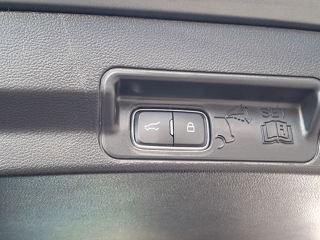 Used 2022 Ford Explorer XLT w/ Equipment Group 202A image 30