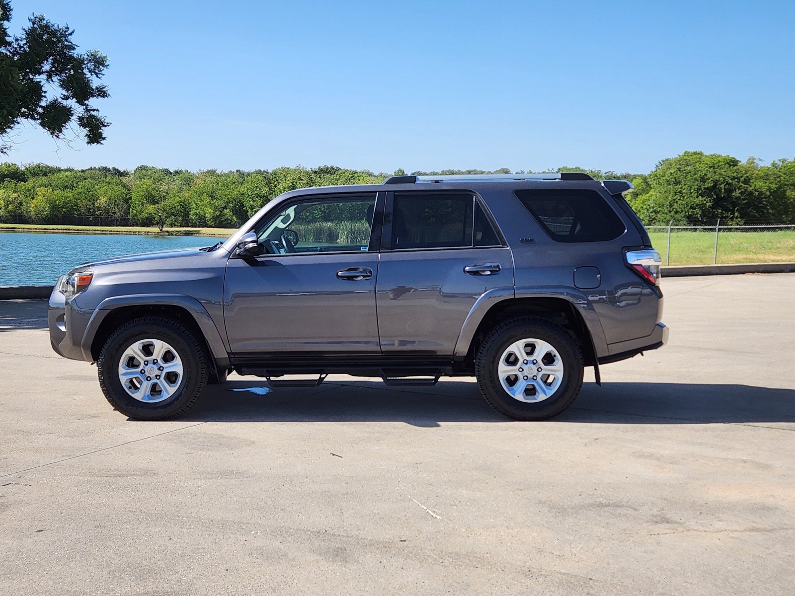 Used 2023 Toyota 4Runner SR5 Premium w/ Moonroof Package AWD/4WD image 3