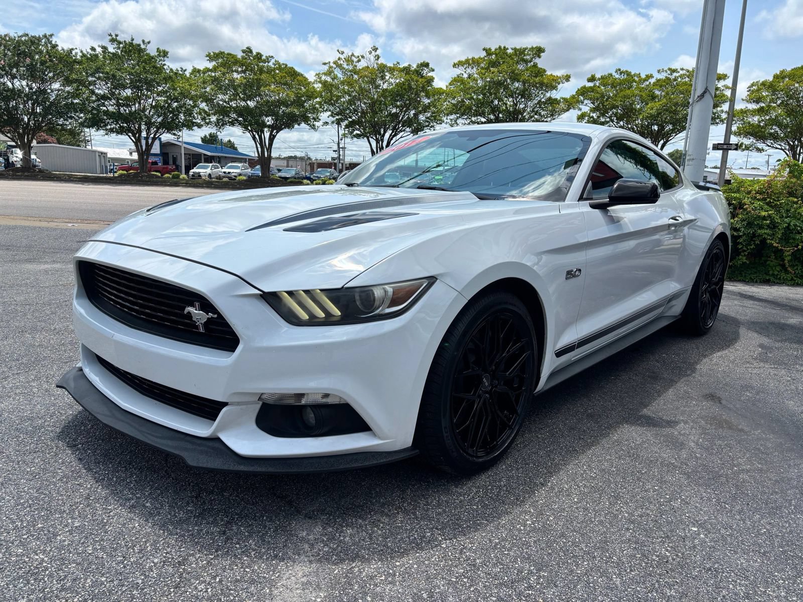 Used 2017 Ford Mustang GT Premium w/ Equipment Group 401A RWD image 7