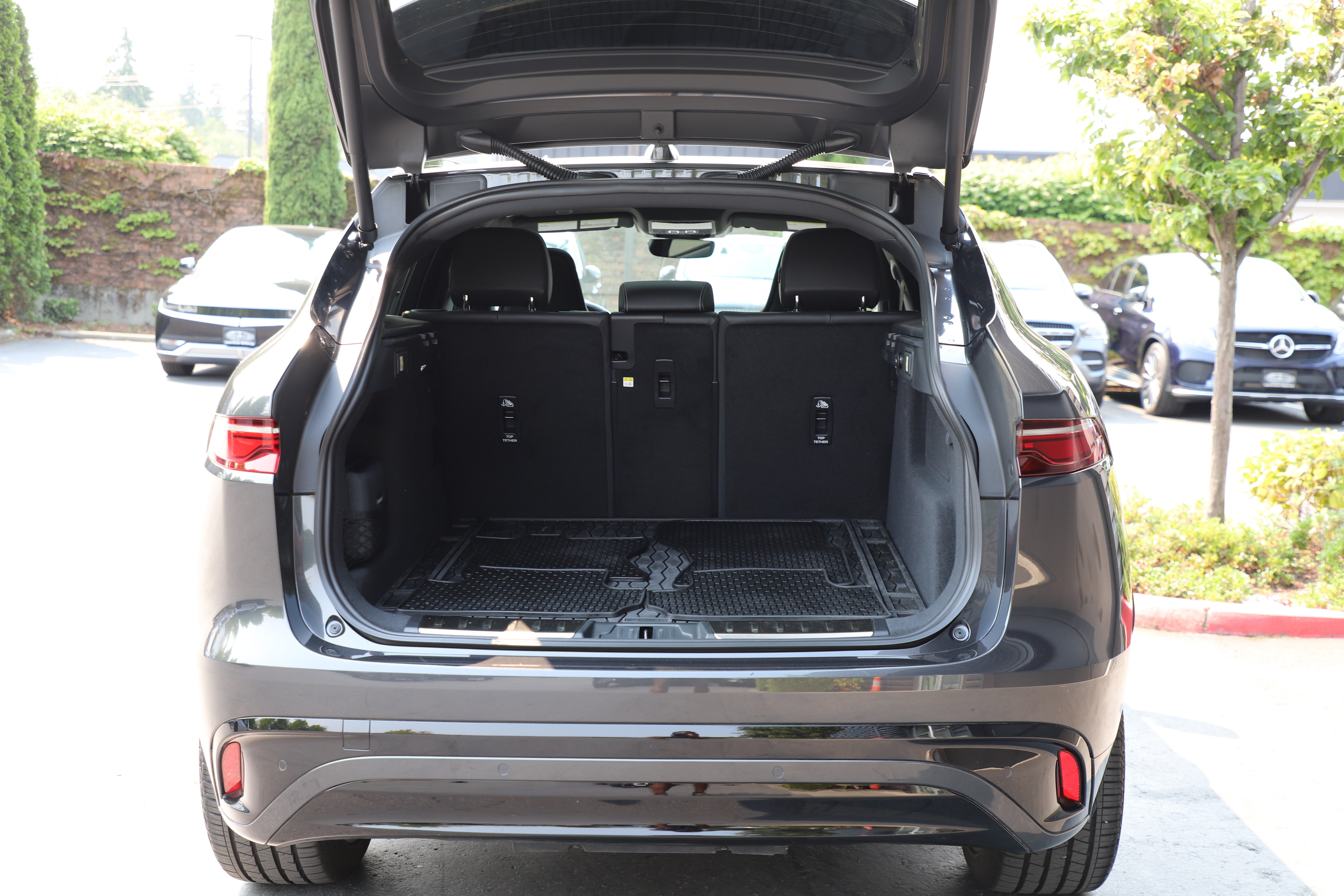 Certified 2025 Jaguar F-PACE R-Dynamic S AWD/4WD image 11