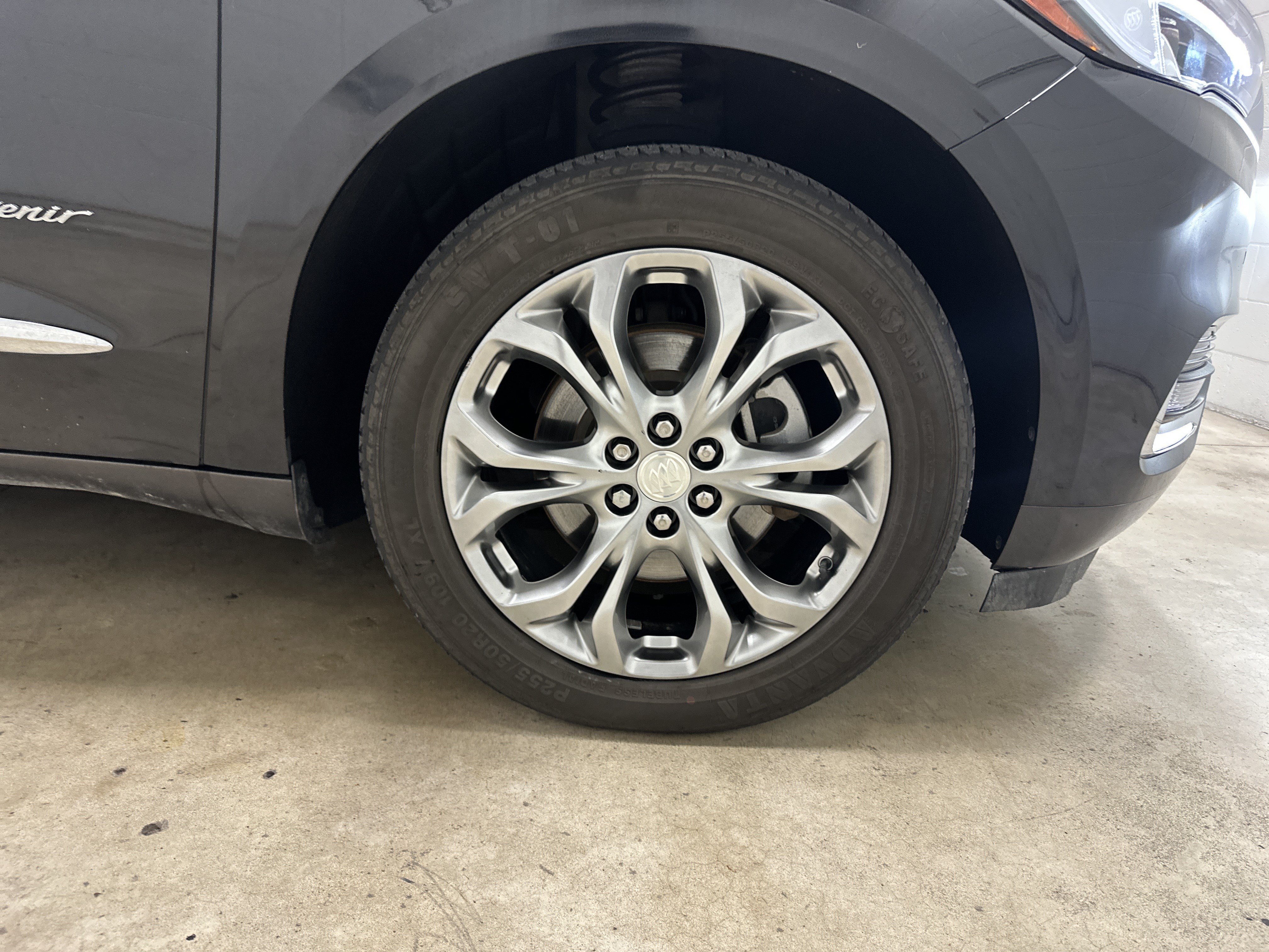 Used 2019 Buick Enclave Avenir w/ Avenir Technology Package AWD/4WD image 13