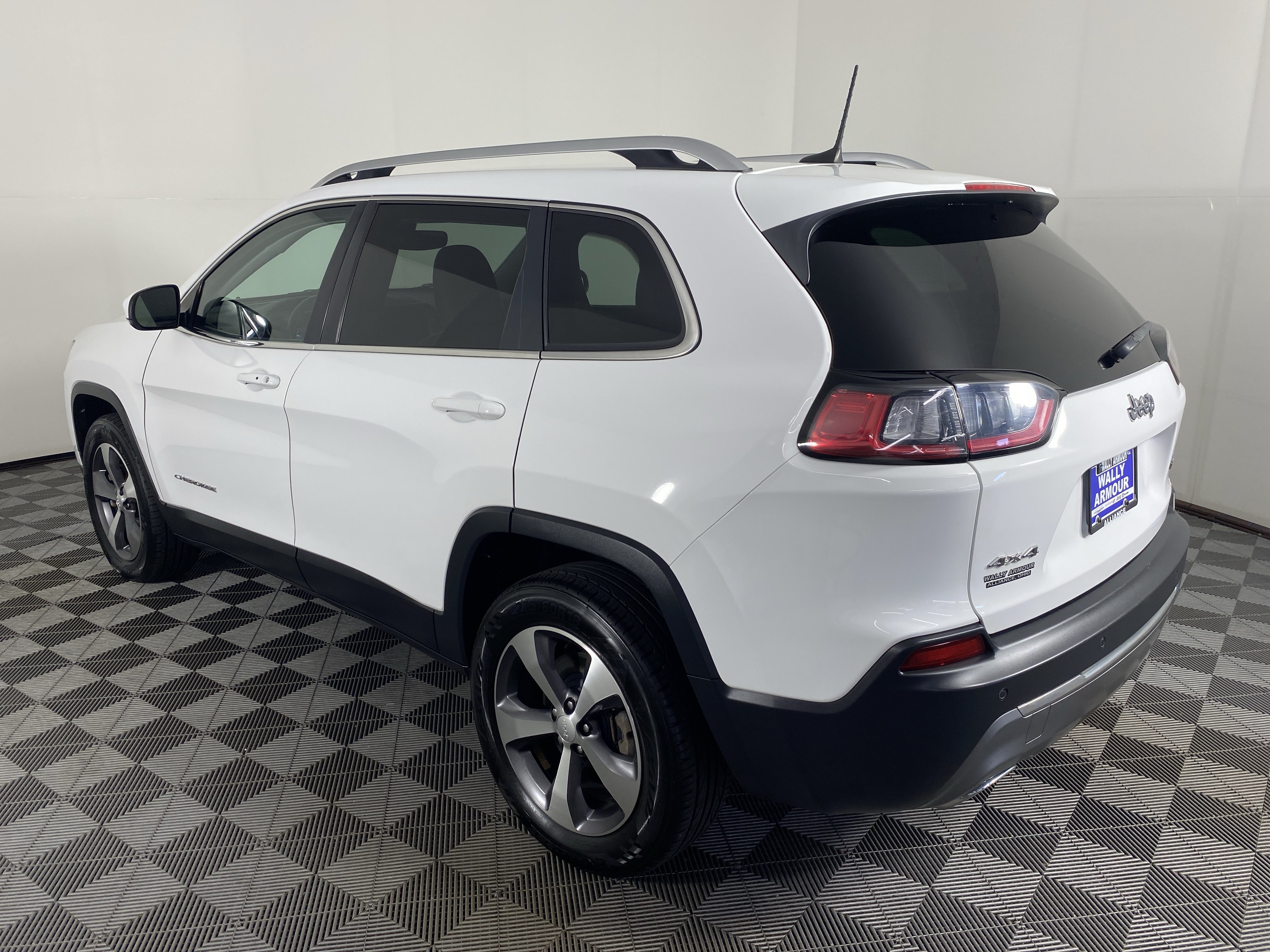 Used 2020 Jeep Cherokee Limited AWD/4WD image 8