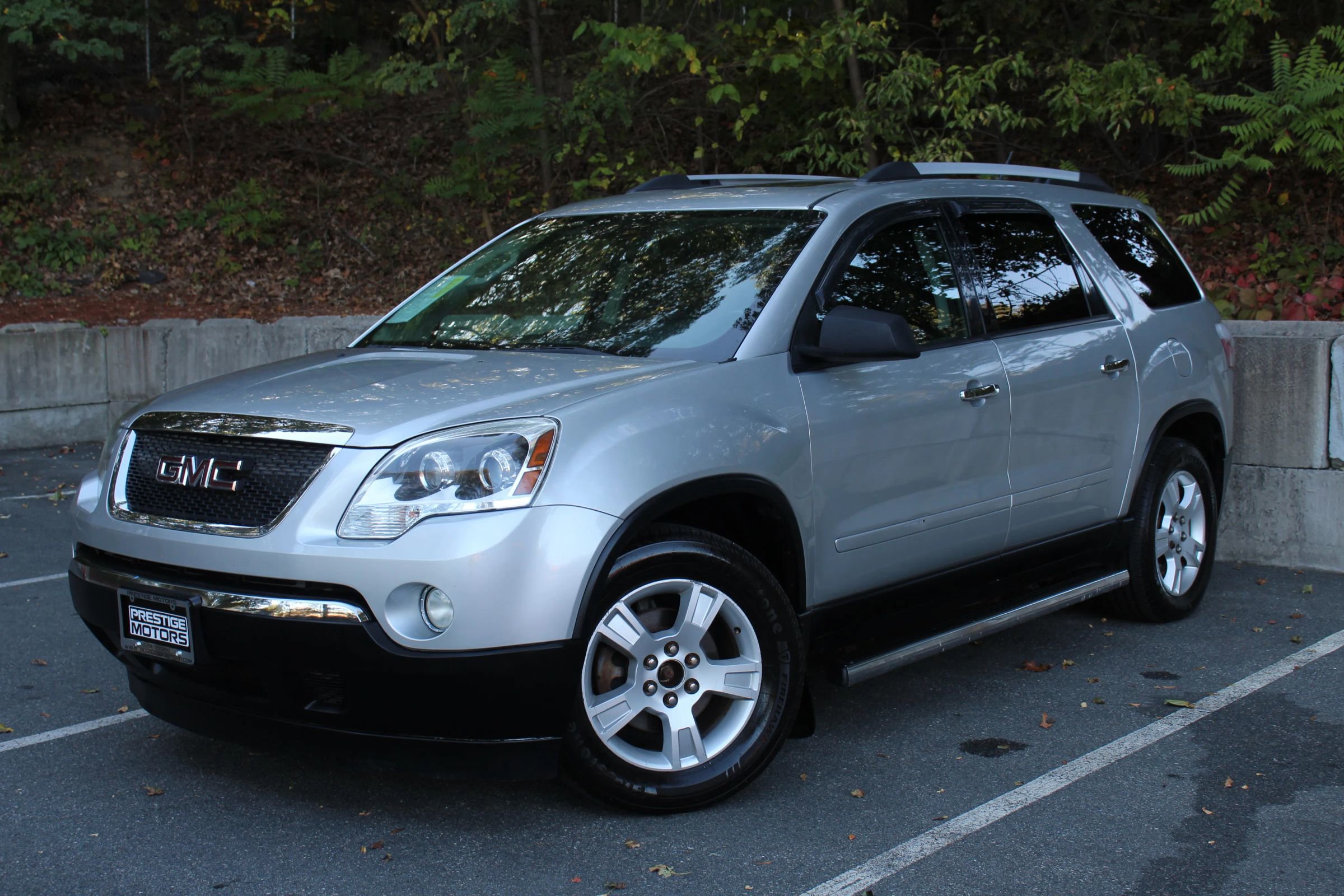 Used 2010 GMC Acadia SLE image 2