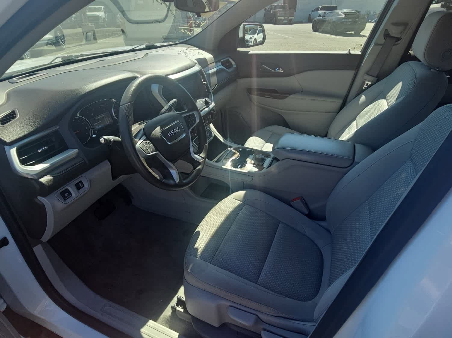 Used 2022 GMC Acadia SLE FWD image 15