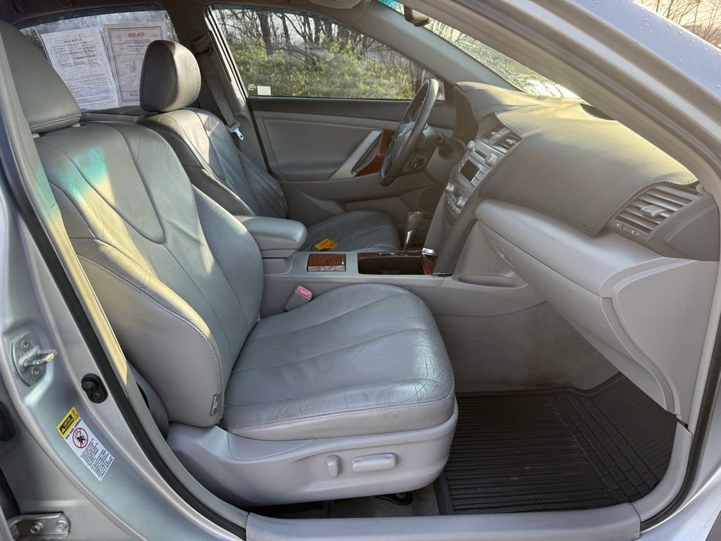 Used 2010 Toyota Camry image 19