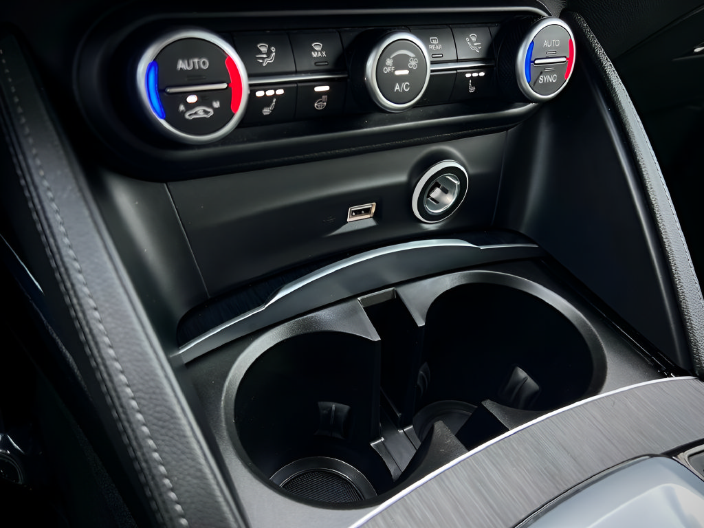 Used 2023 Alfa Romeo Stelvio Sprint RWD image 56