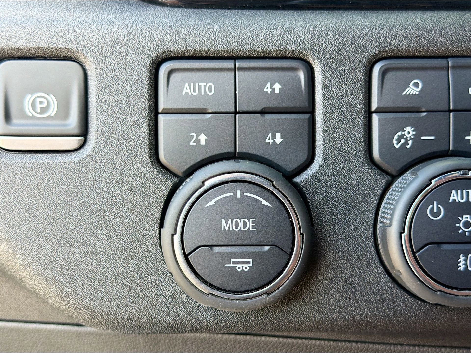 Used 2025 Chevrolet Silverado 2500 LTZ w/ LTZ Convenience Package image 30