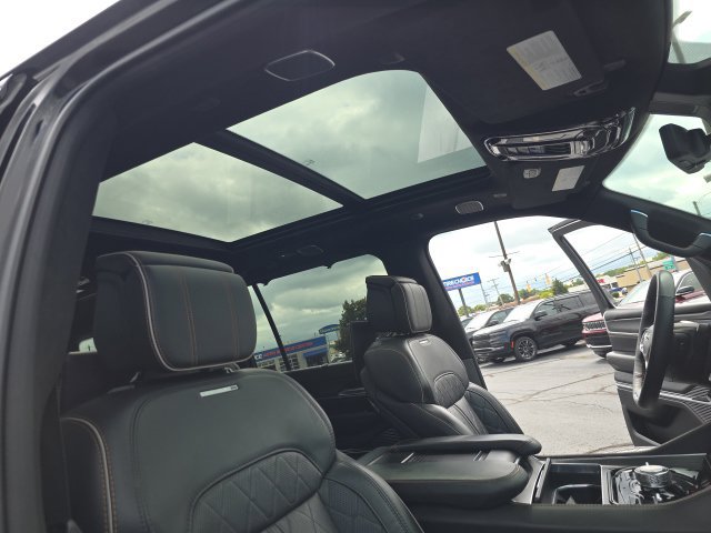 Used 2025 Jeep Grand Wagoneer Series III w/ Rear Seat Video Group 1 AWD/4WD image 44