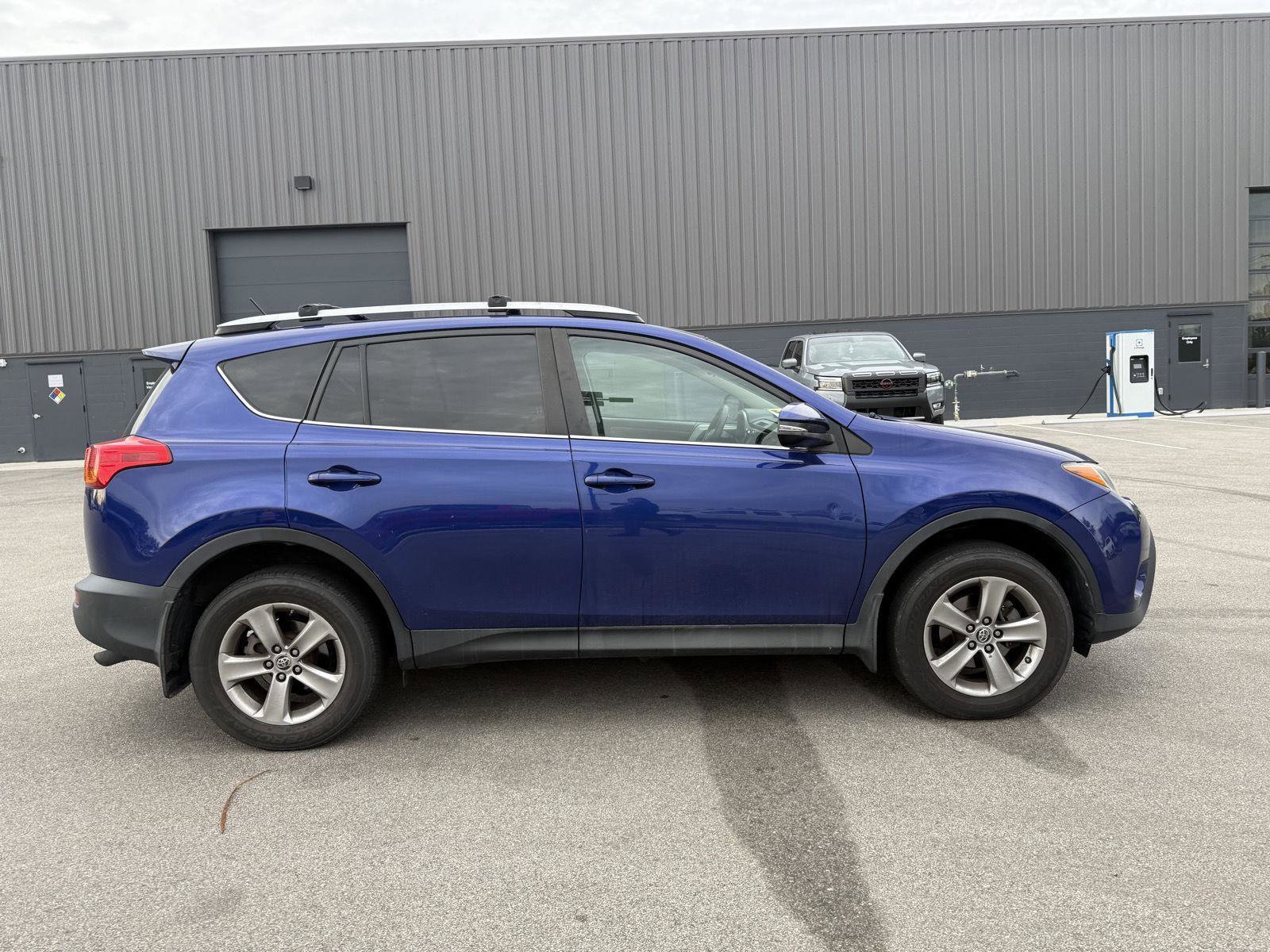 Used 2015 Toyota RAV4 XLE AWD/4WD image 2