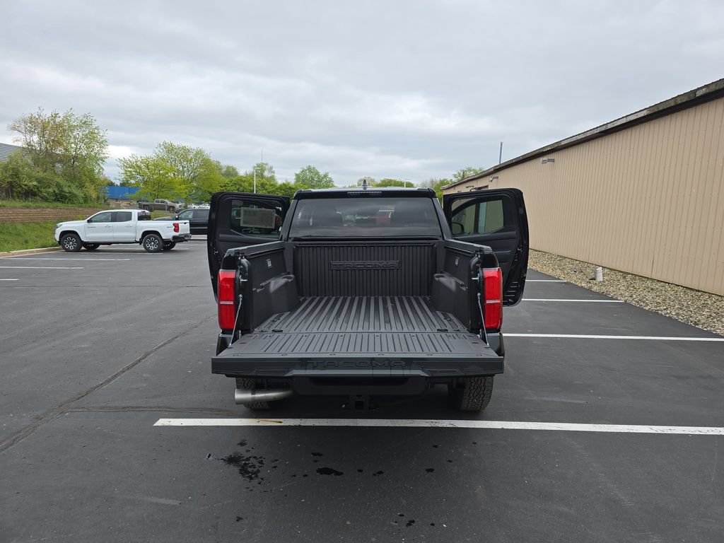 Used 2026 Toyota Tacoma TRD Off-Road AWD/4WD image 15