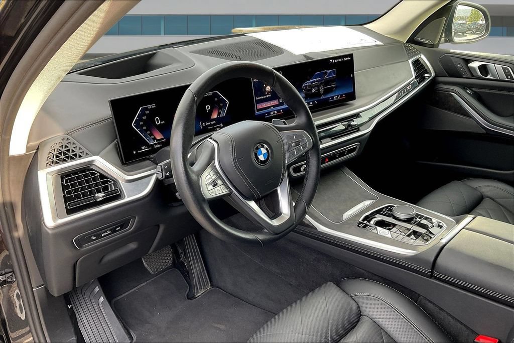 Used 2025 BMW X7 xDrive40i AWD/4WD image 17