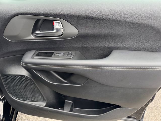Certified 2025 Chrysler Pacifica Select image 22