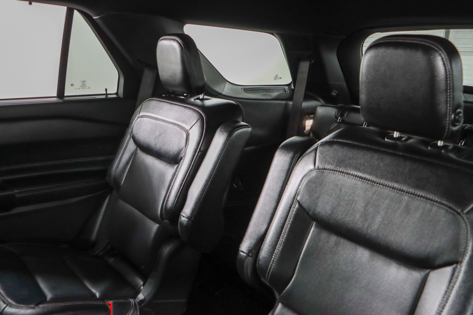 Used 2020 Ford Explorer Limited w/ Class III Trailer Tow Package image 24