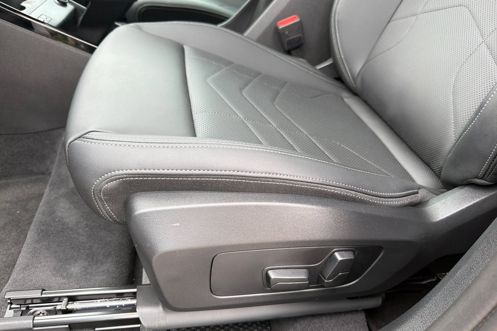 Used 2025 BMW X1 xDrive28i w/ Convenience Package image 14