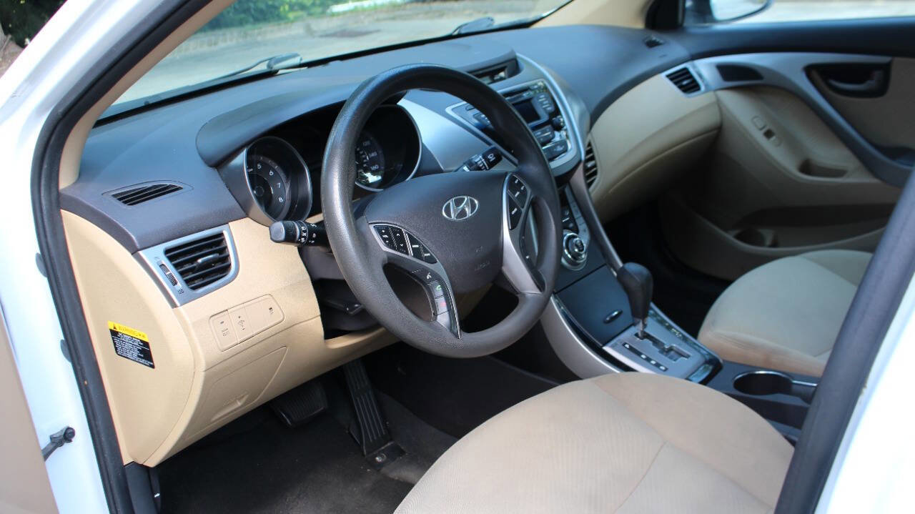 Used 2013 Hyundai Elantra GLS w/ Preferred Pkg image 11