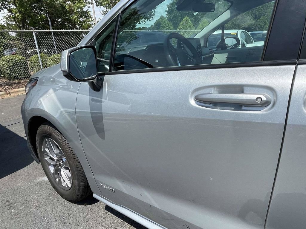 Used 2021 Toyota Sienna LE FWD image 30