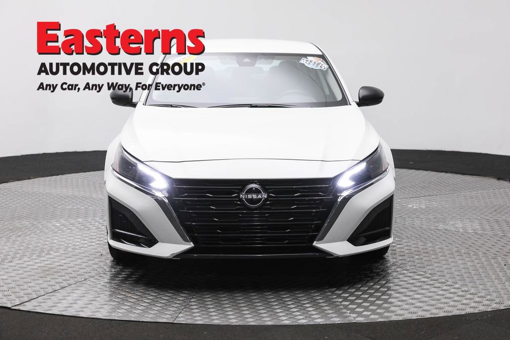 Used 2025 Nissan Altima 2.5 SV image 2