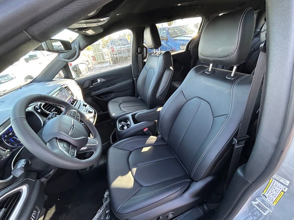 New 2026 Chrysler Pacifica Select image 23