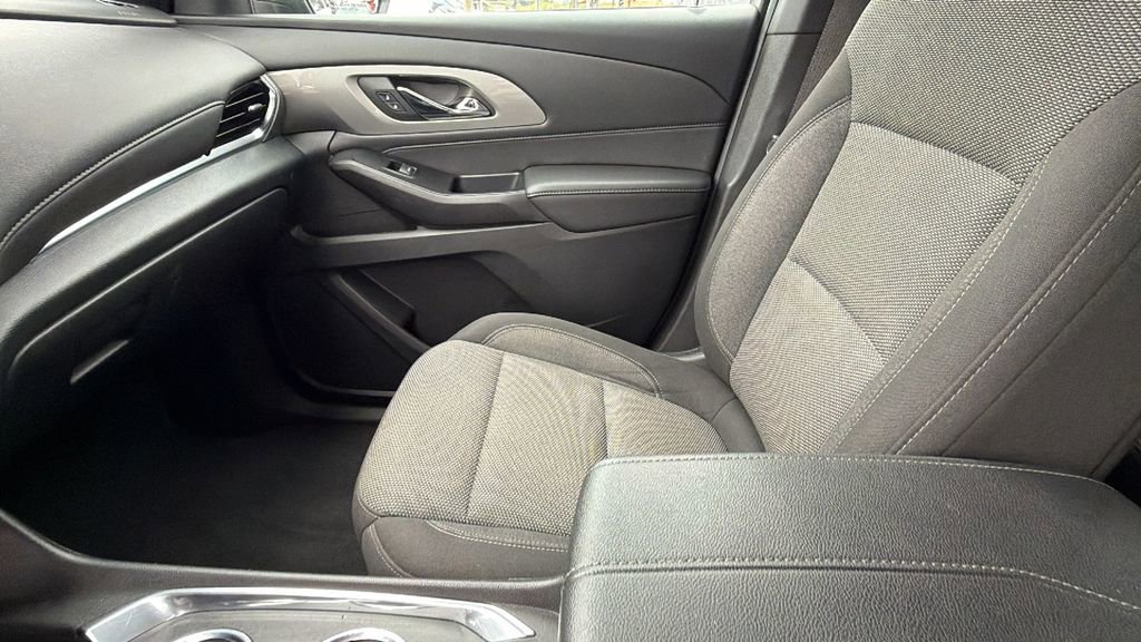 Used 2023 Chevrolet Traverse LT FWD image 23