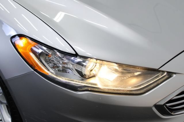 Used 2018 Ford Fusion SE FWD image 27