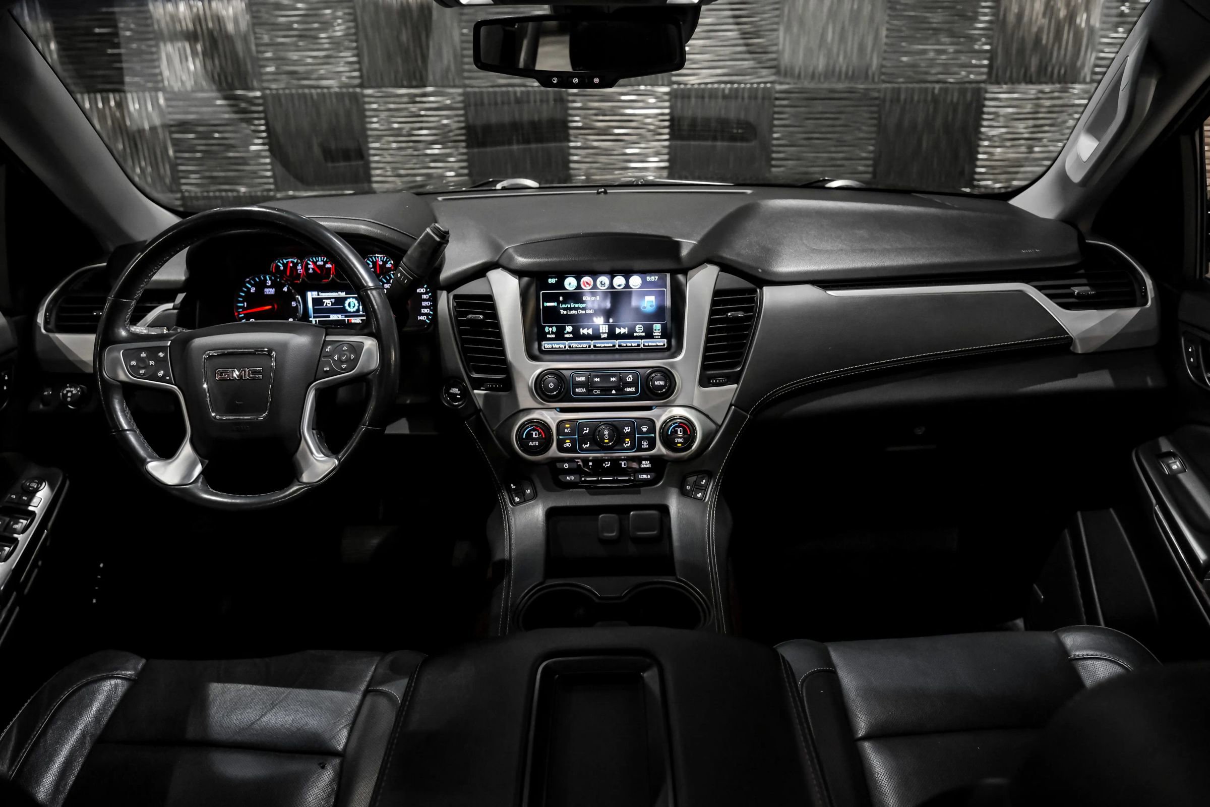 Used 2020 GMC Yukon SLT w/ Open Road Package AWD/4WD image 16
