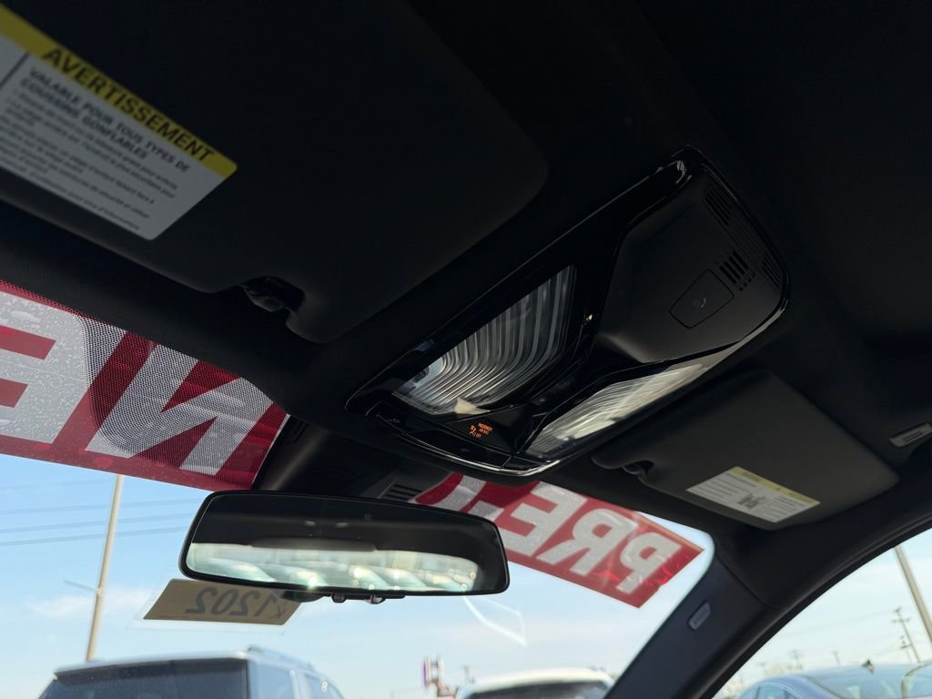 Used 2025 BMW 330i Sedan image 22