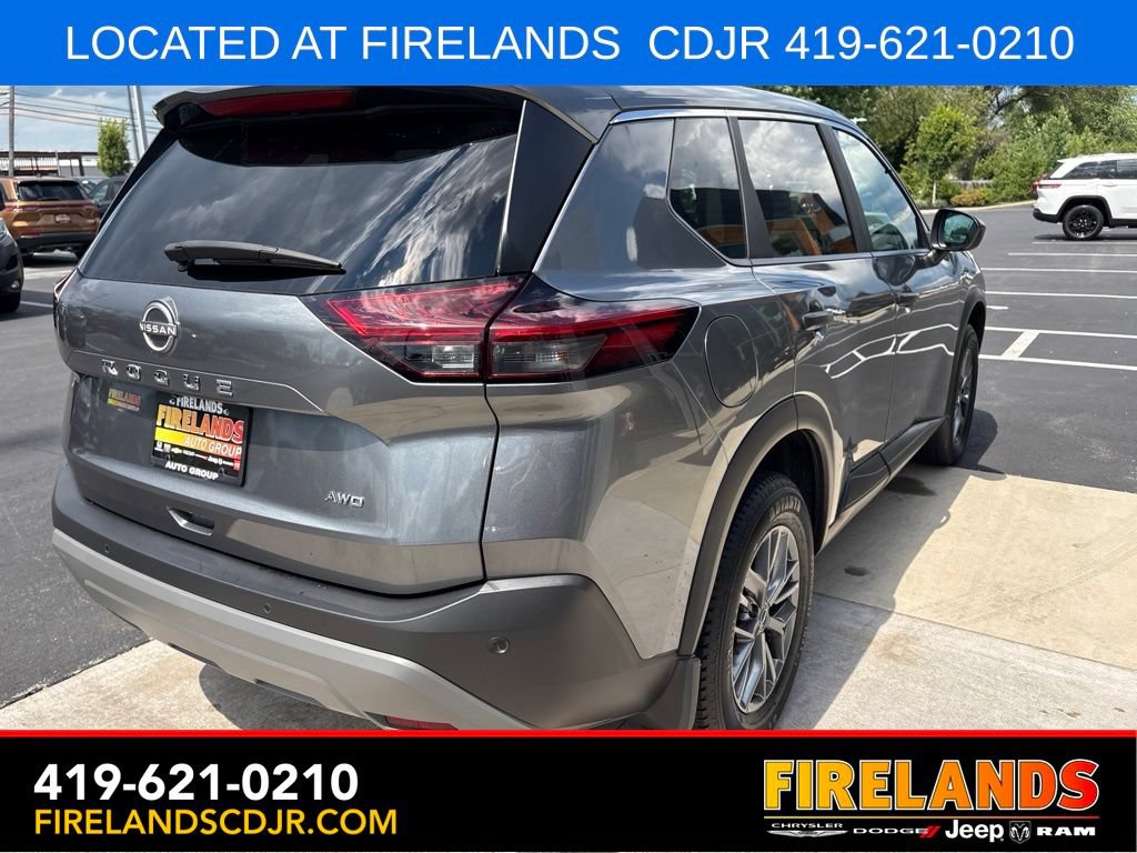 Used 2023 Nissan Rogue S AWD/4WD image 5
