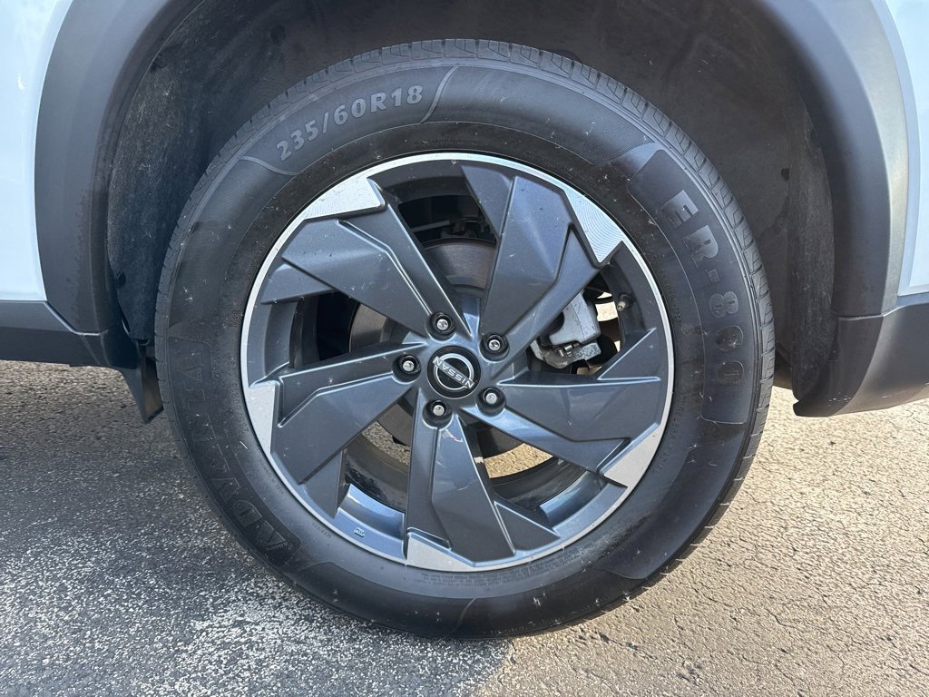 Used 2024 Nissan Rogue SV image 9