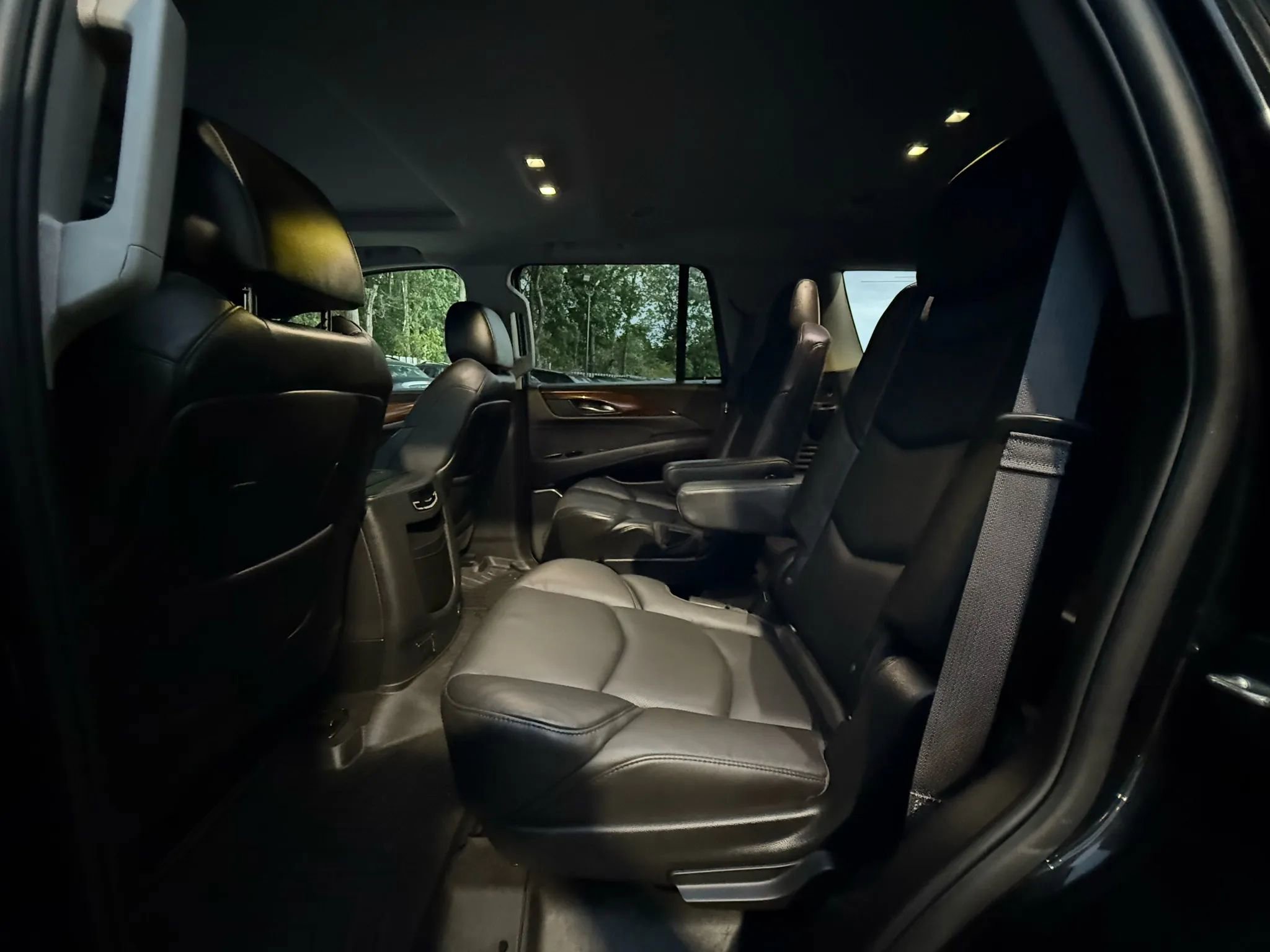Used 2016 Cadillac Escalade Luxury image 17