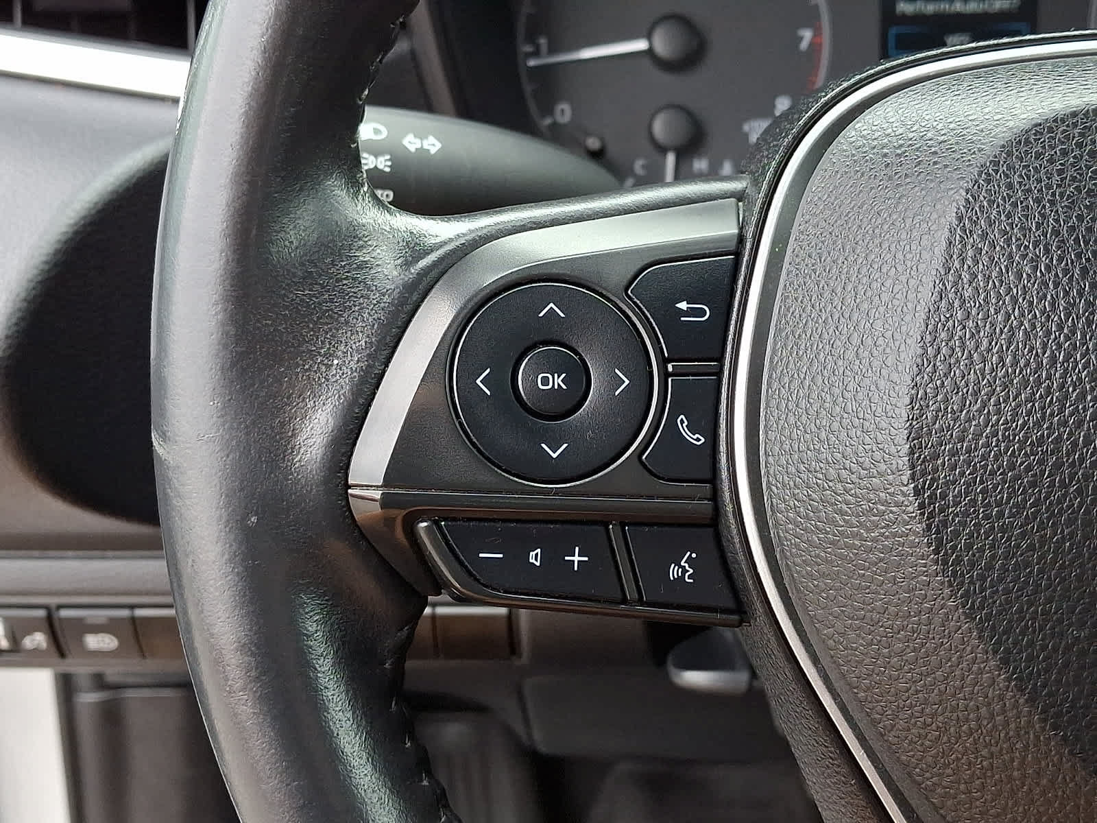 Used 2024 Toyota Corolla SE w/ SE Premium Package FWD image 25