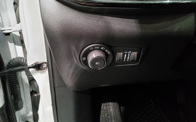 Used 2025 Jeep Compass Trailhawk AWD/4WD image 23