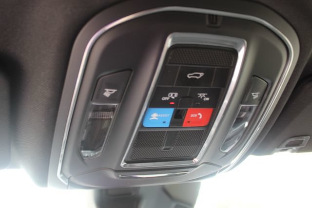 Used 2025 Jeep Grand Cherokee Altitude AWD/4WD image 27