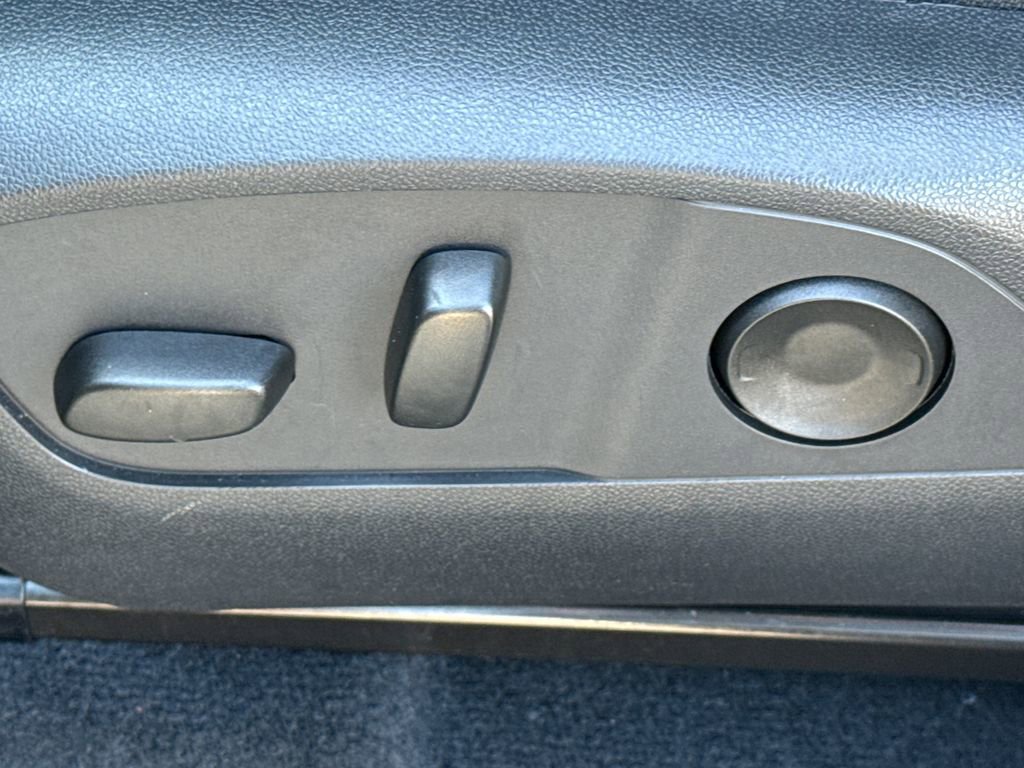 Used 2025 GMC Acadia Elevation FWD image 23
