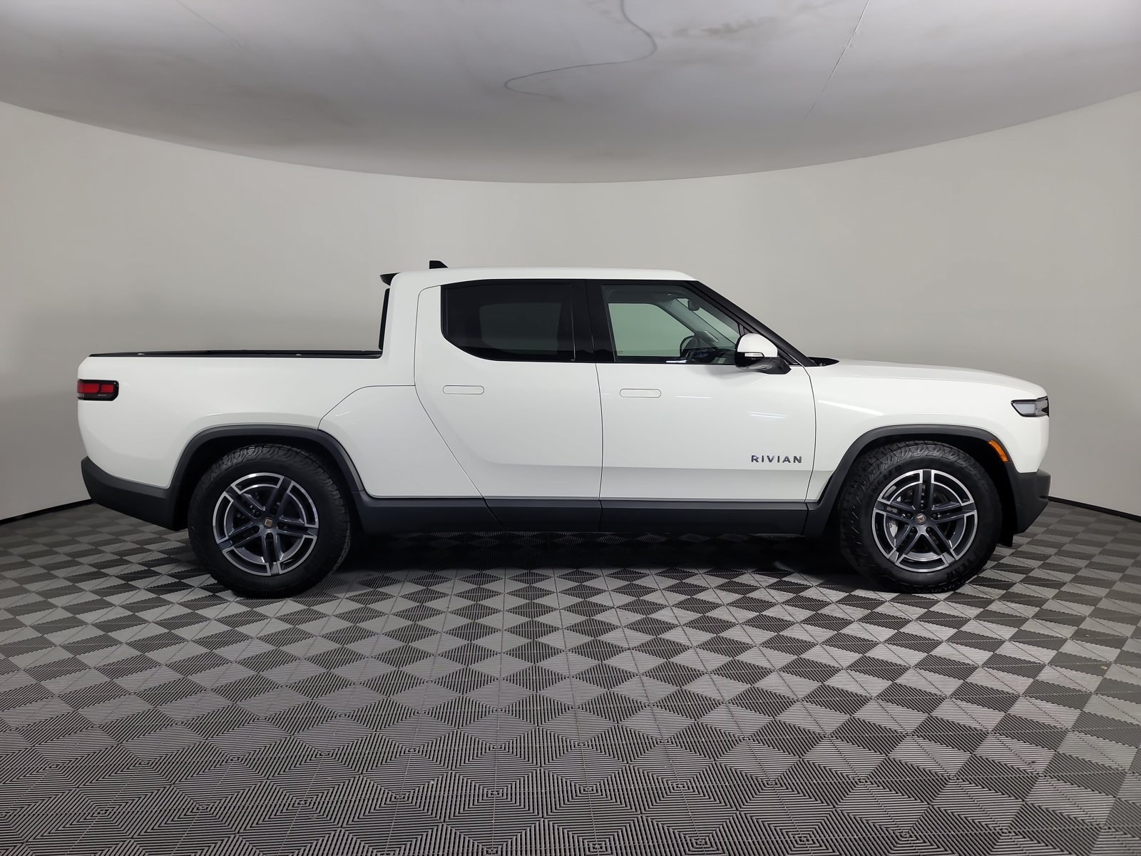 Used 2025 Rivian R1T Adventure Dual AWD/4WD image 6