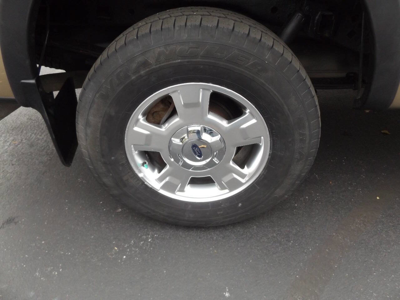 Used 2013 Ford F150 XLT w/ Mid Equipment Group image 30