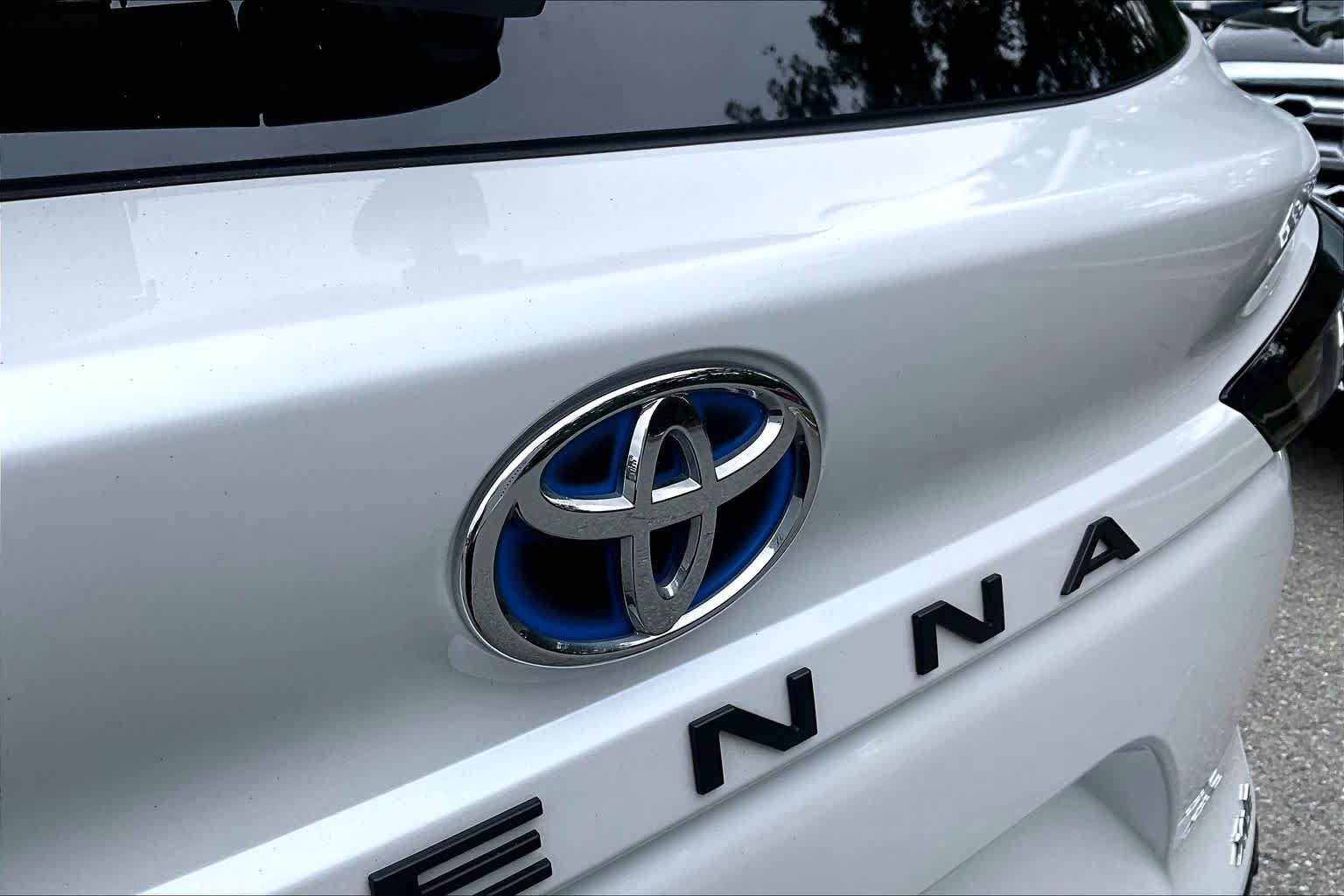 Used 2025 Toyota Sienna XLE FWD image 31