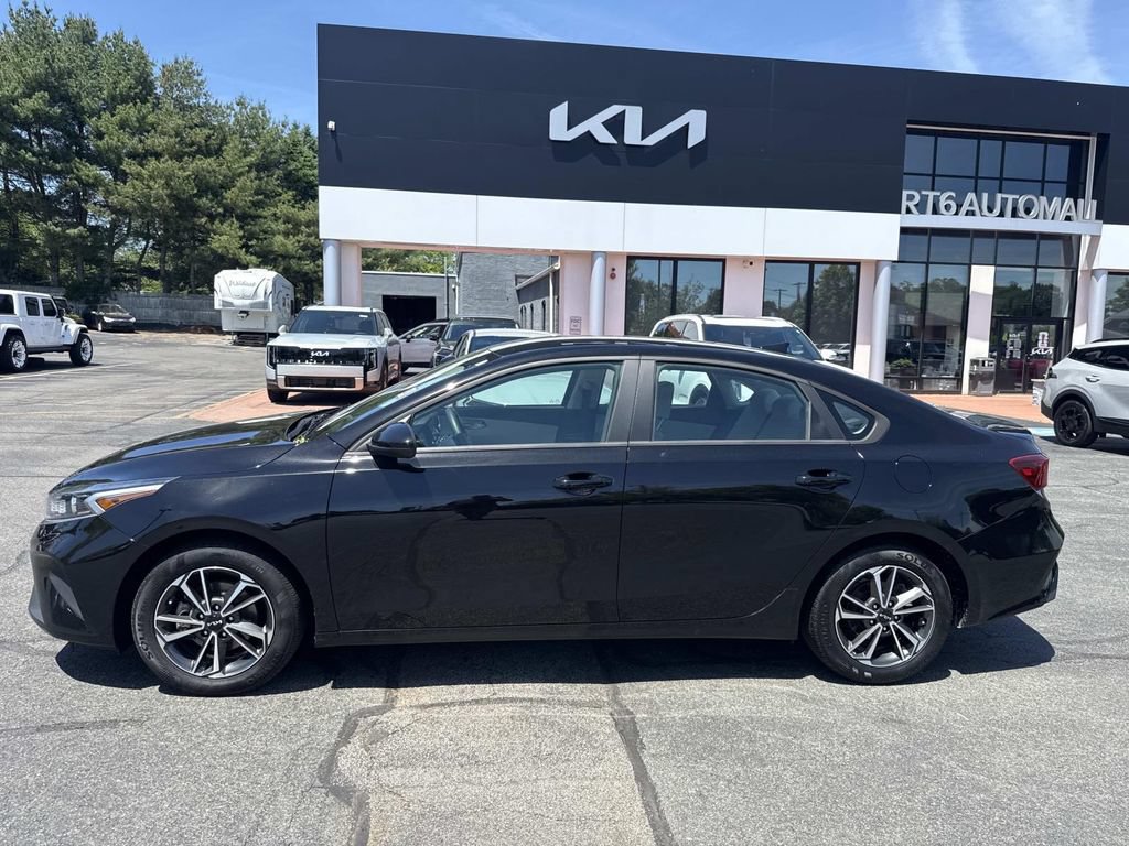 Used 2022 Kia Forte LXS FWD image 2