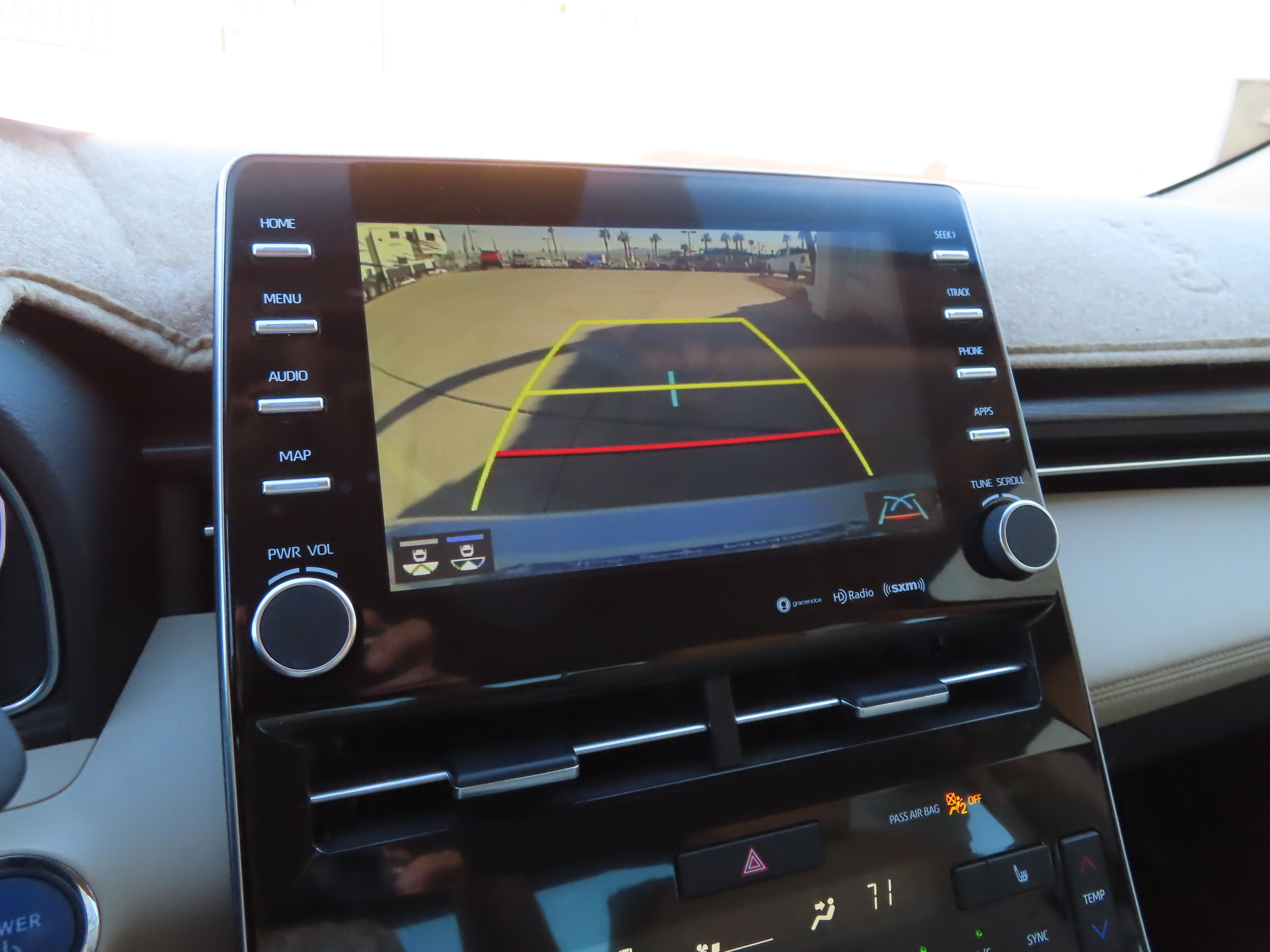 Used 2021 Toyota Avalon XLE image 25