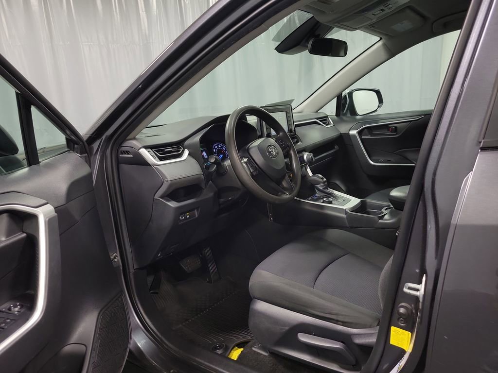 Used 2021 Toyota RAV4 LE AWD/4WD image 12