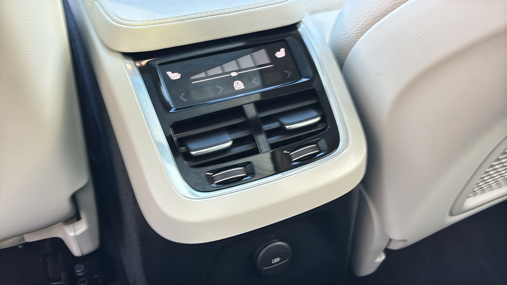 Certified 2025 Volvo XC90 T8 Plus w/ Protection Package Premier AWD/4WD image 10