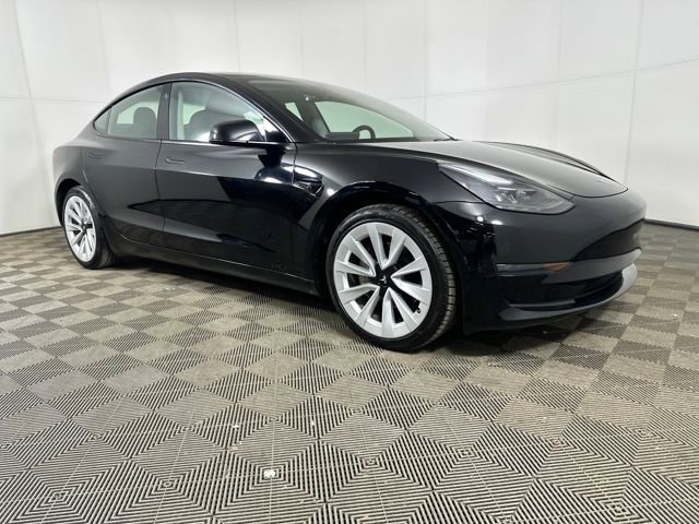Used 2023 Tesla Model 3 Standard Range image 2