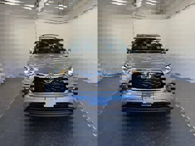 Used 2022 Toyota Highlander XLE image 7