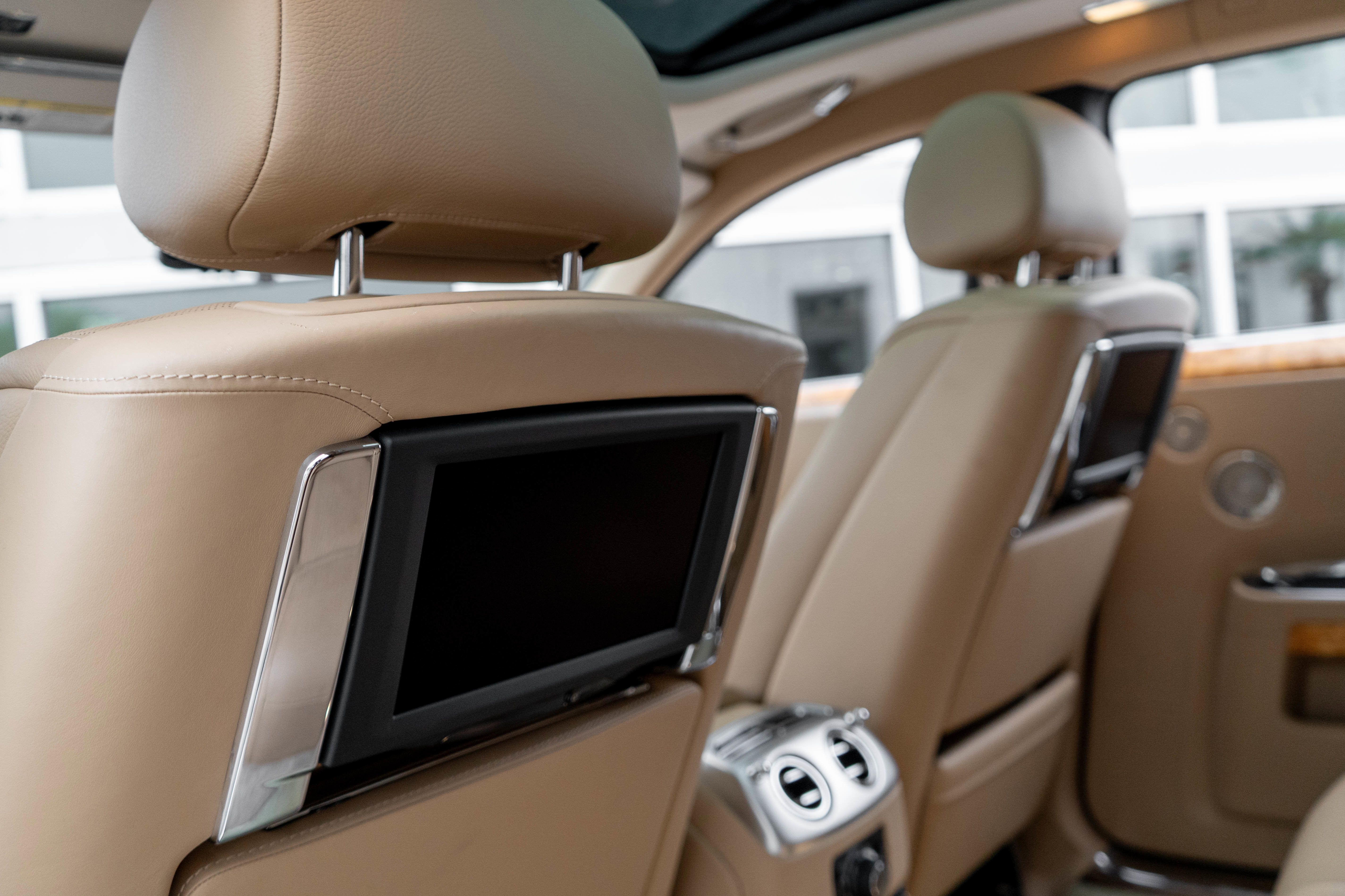 Used 2017 Rolls-Royce Ghost image 44