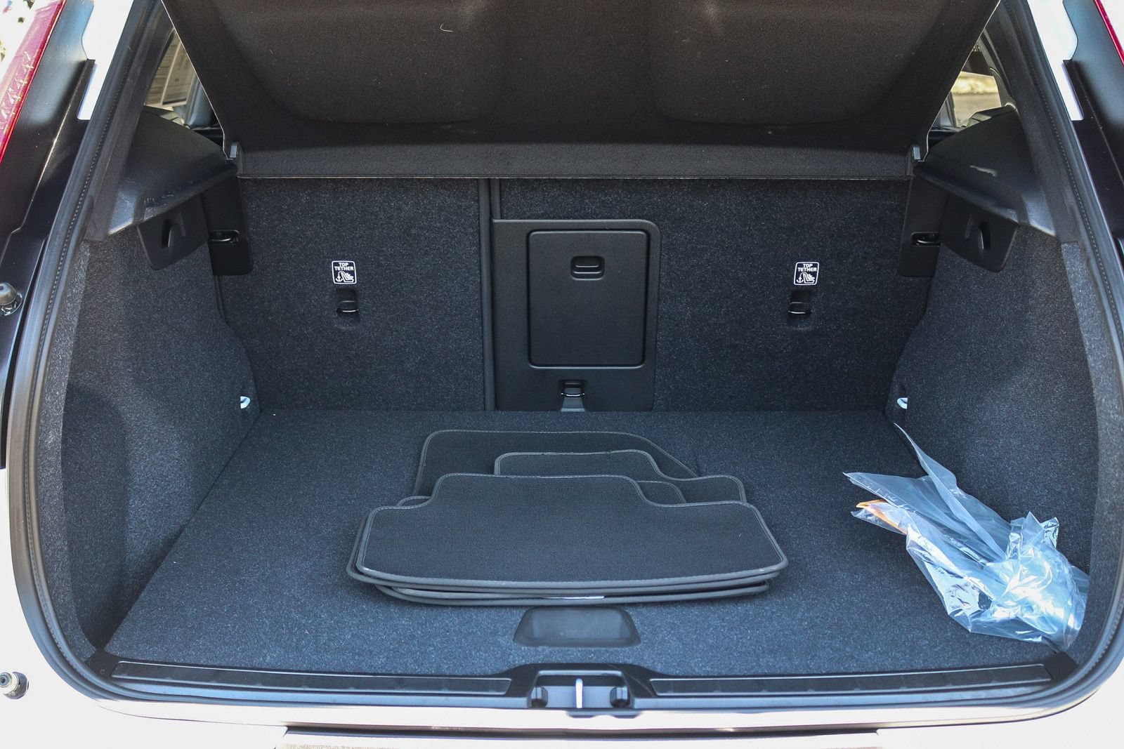 Certified 2026 Volvo XC40 B4 Core FWD image 30