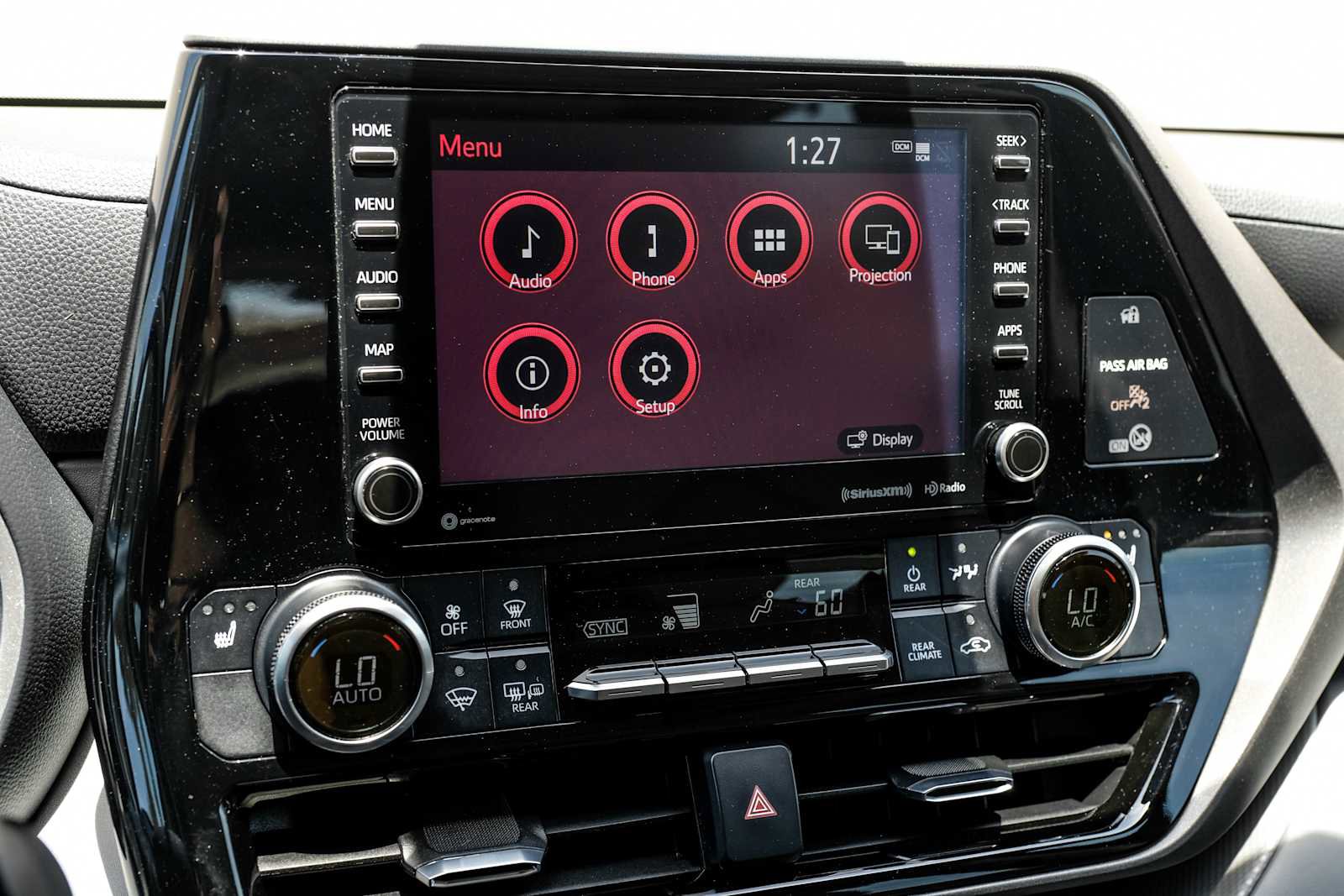 Used 2020 Toyota Highlander XLE FWD image 28