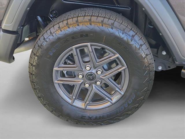 Used 2025 Jeep Wrangler Sport AWD/4WD image 19