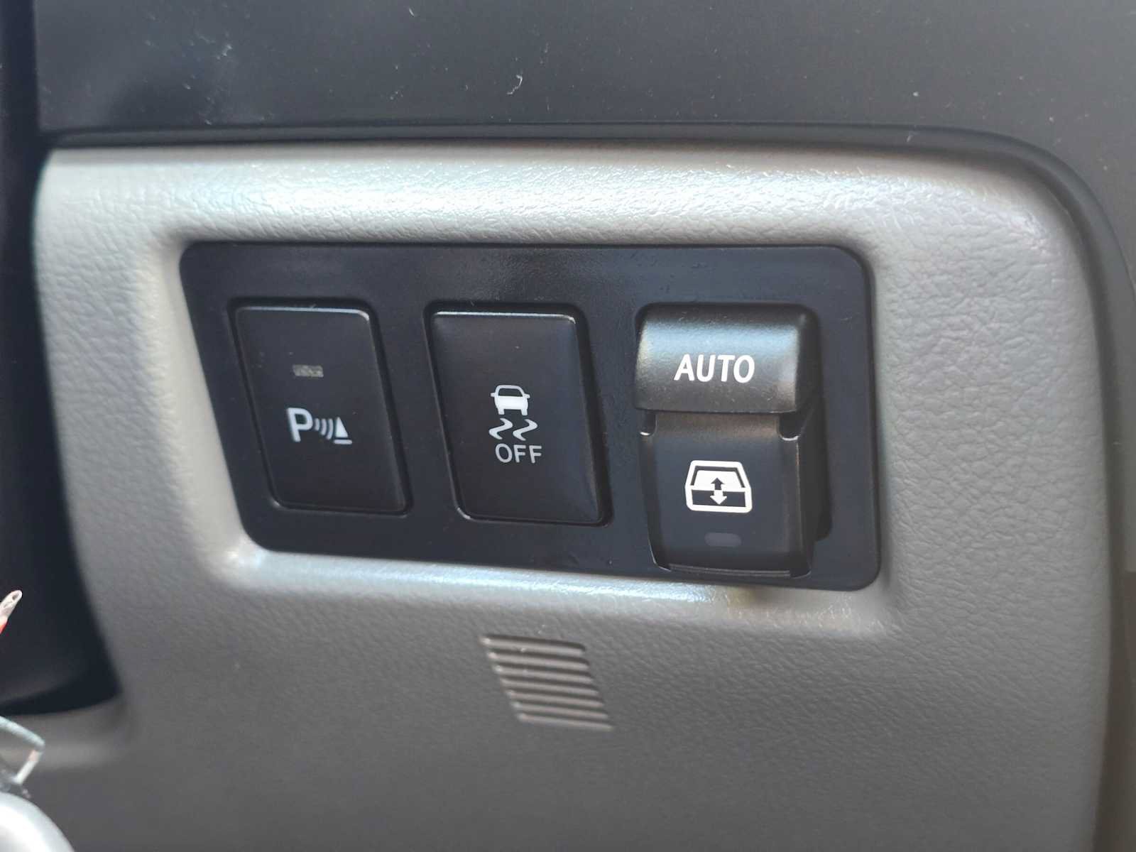Used 2018 Toyota Sequoia Platinum AWD/4WD image 30
