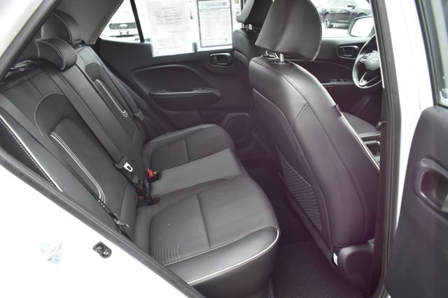 Used 2025 Hyundai Venue Limited FWD image 31
